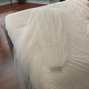 Pearl wedding veil with comb cathedral length like new (didn’t wear)